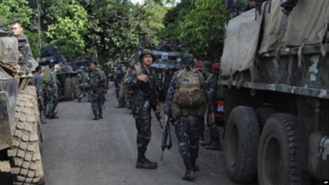 Pasukan keamanan Filipina mengamankan lokasi di Filipina selatan yang sering diserang militan Abu Sayyaf (foto: dok). 