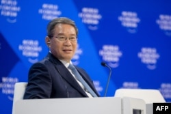 រូបឯកសារ៖ នាយករដ្ឋមន្ត្រីចិន​លោក Li Qiang ចូល​រួម​កិច្ច​ប្រជុំ​ប្រចាំឆ្នាំ​នៃ​វេទិកា​សេដ្ឋកិច្ច​ពិភពលោក (WEF) នៅទីក្រុង​ Davos ប្រទេស​ស្វីស កាលពីថ្ងៃទី១៦ ខែមករា ឆ្នាំ ២០២៤។