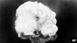 1945년 미국 뉴멕시코주 알라모르도의 트리니티 핵실험장에서 실시된 세계 첫 원자탄 실험으로 인해 핵 구름이 형성됐다. 