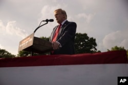 El candidato presidencial republicano Donald Trump habla durante un mitin de campaña en el distrito del Bronx, el jueves 23 de mayo de 2024, en Nueva York. (AP Foto/Yuki Iwamura)