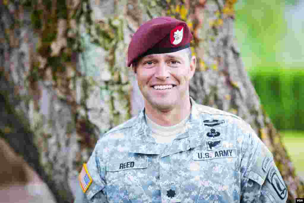 Lt. Col. Kyle A Reed, leader of a company of U.S. Airborne troops, was one of dozens of uniformed American soldiers mingling with Estonians at a Fourth of July party in Tallinn. (Vera Undritz/VOA)