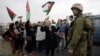 Para perempuan Palestina melakukan unjuk rasa untuk menandai Hari Perempuan Internasional selama aksi protes di Hawara dekat Nablus, Tepi Barat yang diduduki Israel (foto: dok/ilustrasi).