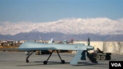 Pesawat tak berawak (Drone) lengkap dengan misil di hangar bandara Bagram (Foto: dok).