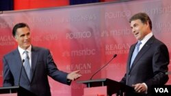 Los candidatos presidenciales republicanos, Mitt Romney, y Rick Perry, expusieron sus desacuerdos durante el debate en Florida.