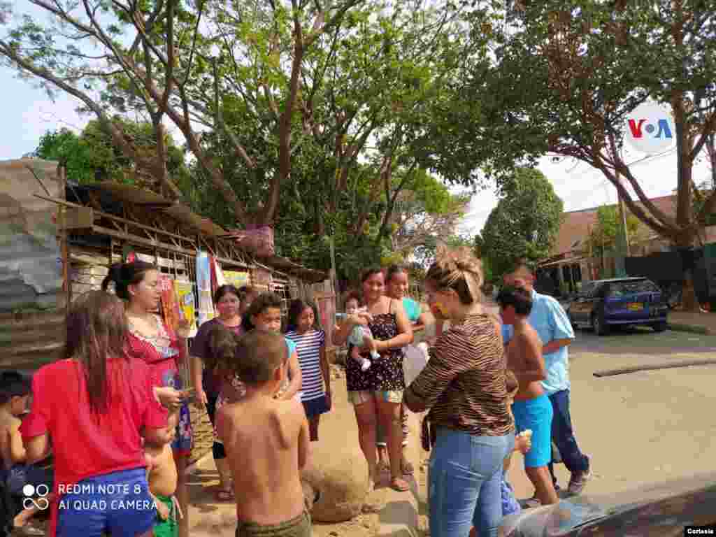 Vivian Ocampo reside en Yopal, Colombia; a través de mensajes y redes sociales en Facebook logró convocar a diferentes personas para recolectar víveres y alimentos que fueron entregados a familias vulnerables de su municipio. [Foto:&nbsp;Vivian Ocampo]