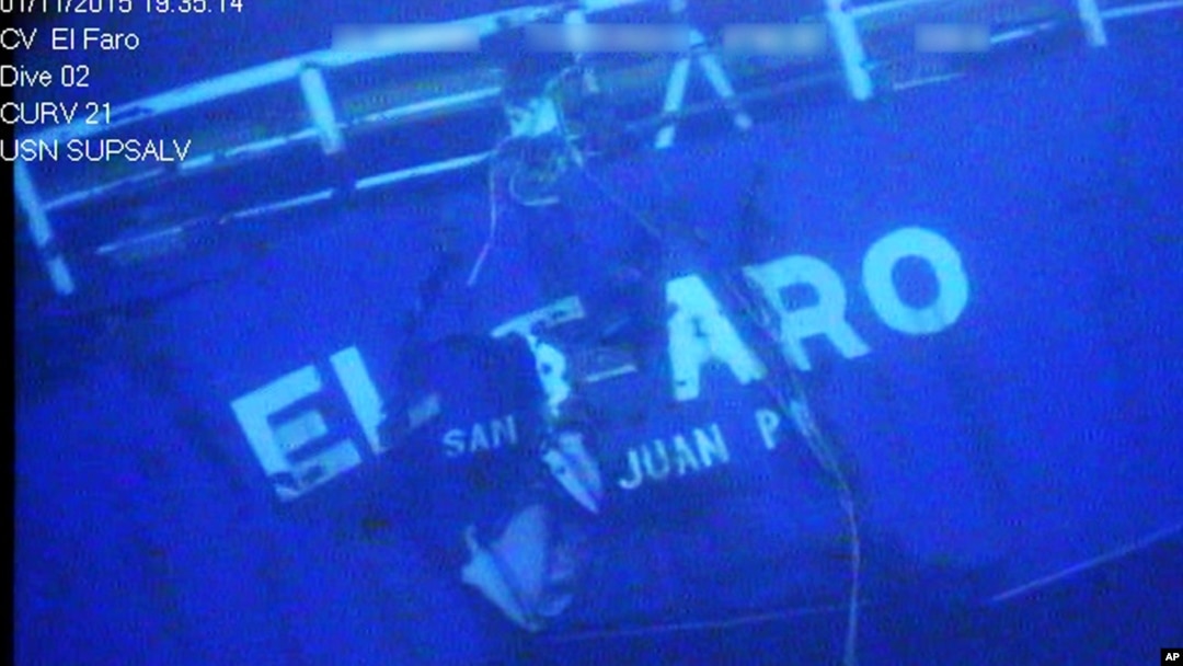 Hình ảnh cắt từ video công bố ngày 26 tháng 4 năm 2016 cho thấy xác của con tàu El Faro. 