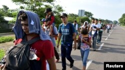 Migrants from Central America walk on a highway during their journey towards the United States, in Ciudad Hidalgo, Chiapas state, Mexico, June 5, 2019.