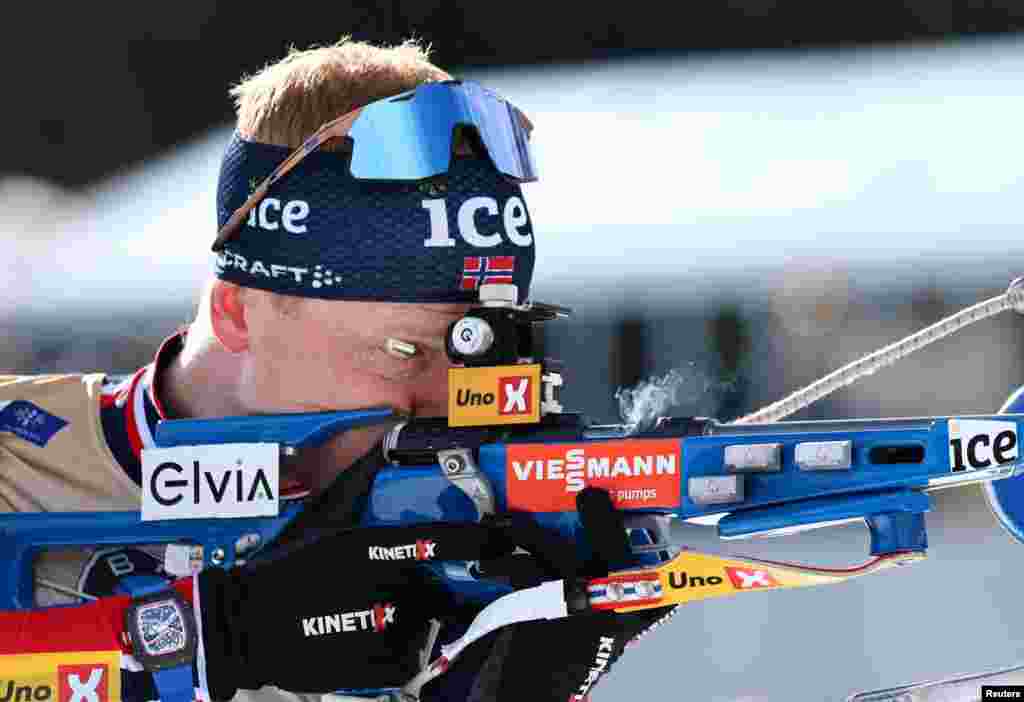 Norway&#39;s Johannes Thingnes Boe practices before the men 12.5km pursuit during the Biathlon World Championships in Lenzerheide in Switzerland.