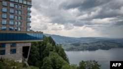 Будівля швейцарського курорту Бюргеншток на озері Люцерн, де 15-16 червня пройде український саміт миру 15-16, Elodie LE MAOU / AFP