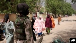 Los ataques atribuidos al grupo extremista Boko Haram en Nigeria ha cobrado la vida de aproximadamente 20.000 personas y ha forzado a unos 2,3 millones a abandonar sus hogares.