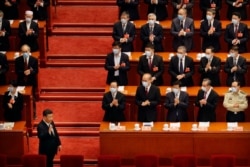 Chinese President Xi Jinping gestures as he arrives for the opening session of the Chinese People's Political Consultative Conference at the Great Hall of the People in Beijing, May 21, 2020.