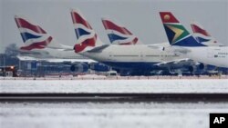冰雪覆盖的希思罗机场