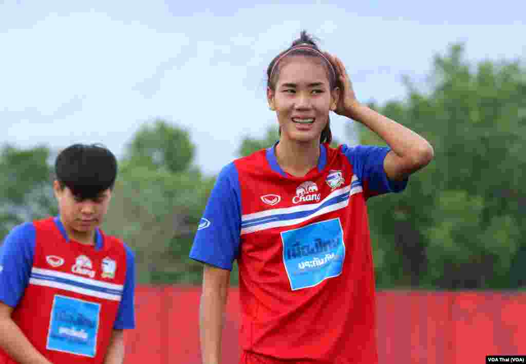 Thai training before 2nd match with Ivory Coast