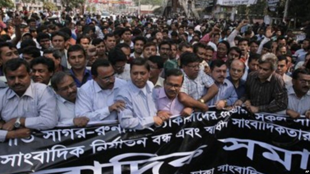 Wartawan Bangladesh melakukan unjuk rasa di Dhaka (foto: dok). 