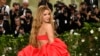 La cantante colombiana Shakira asiste a una gala benéfica del Museo Metropolitano de Arte, el 6 de mayo de 2024, en Nueva York.