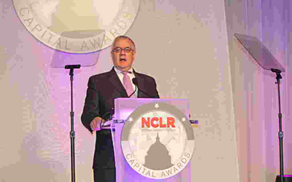 El congresista demócrata Barney Frank, fue el primer galardonado con el Premio Capital al Servicio Público.