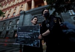 지난 7월 러시아 모스크바에서 언론인 구금에 항의하는 시위가 벌어졌다.
