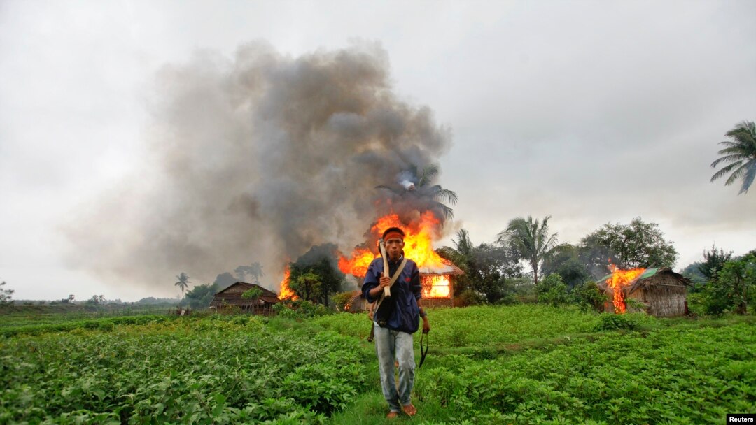 Khoảng 140.000 người, đa số là người Rohingya, đã rời bỏ nhà cửa ở Rakhine năm 2012, trong hai đợt bạo động giữa các tín đồ Phật giáo và Hồi giáo làm ít nhất 200 người thiệt mạng.