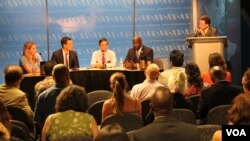 VOA's Steve Herman moderates panel with (L to R): Margaux Ewen, RSF, Michael De Dora, CPJ, Don Irvine, AIM, Jeff Ballou, National Press Club, July 20, 2017. 