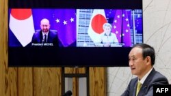 27일 스가 요시히데 일본 총리가 샤를 미셸 EU 정상회의 상임의장, 우르줄라 폰데어라이엔 EU 집행위원장과 화상회담을 했다.