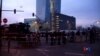 2015-03-18 美國之音視頻新聞:示威者與警方在新歐洲央行總部外爆發衝突