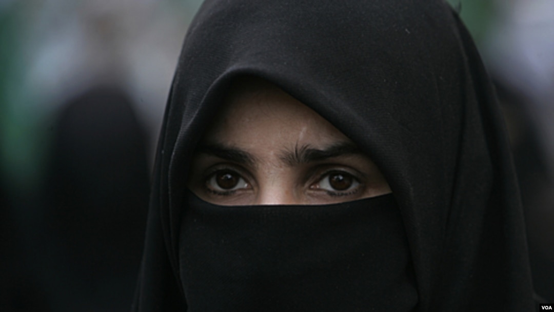 Swiss tampaknya akan menyusul negara-negara Eropa lain, seperti Perancis dan Belgia, yang menetapkan larangan memakai burqa di tempat umum (foto: ilustrasi).