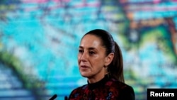 La presidenta de México, Claudia Sheinbaum, habla durante una conferencia de prensa en el Palacio Nacional, en la Ciudad de México, México, el 8 de enero de 2025. REUTERS/Henry Romero.