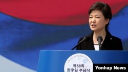 박근혜 한국 대통령이 6일 오전 국립서울현충원에서 열린 제58회 현충일 추념식에서 추념사를 하고 있다