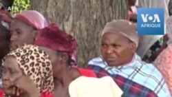 Enlèvement de 140 élèves au Nigeria: des parents se réunissent dans l'école