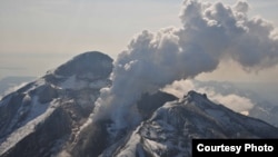 Kubah lava aktif Gunung Berapi Redoubt di Alaska pada Mei 2009. (Foto: Dok)