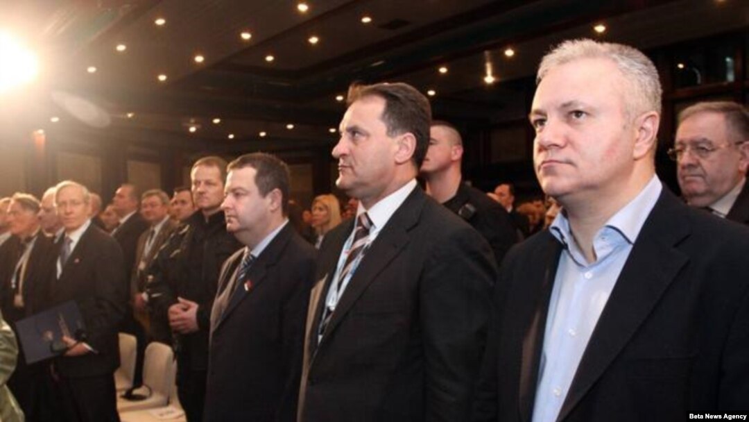 Ministar finansija i privrede Mladjan Dinkic, predsednik Saveza ekonomista Srbije Aleksandar Vlahović i premijer Srbije Ivica Dačić ocekuju pocetak Kopaonik biznis foruma.