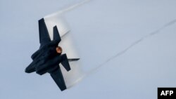 Винищувач п'ятого покоління F-35B Lightning II. Фото: Roslan Rahman/AFP 