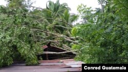 Una vivienda dañada en Guatemala por la tormenta Nana el 3 de septiembre de 2020. Foto cortesía de Conred Guatemala.