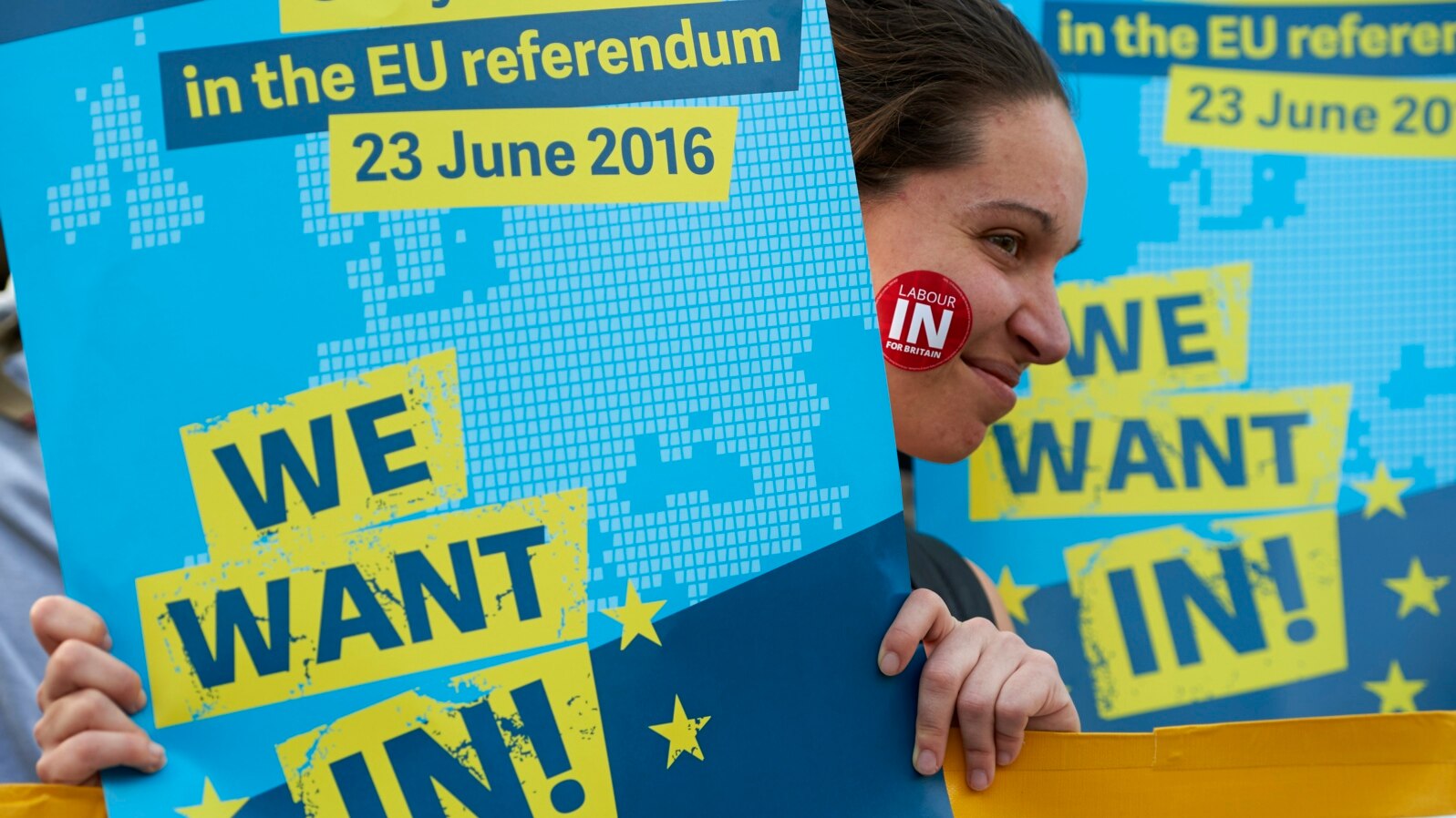 A Pro-EU supporter holds a placards during a 'Yes to Europe' rally in London's Trafalgar square, ahead of Thursday's EU referendum, in central London, June 21, 2016. 