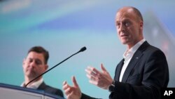 Airbus CEO Tom Enders, right, speaks to journalists while Airbus CFO Harald Wilhelm looks on, during the Airbus Group press conference on the 2017 annual results in Toulouse, France, Feb. 15, 2018. 