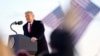 El expresidente Donald Trump, habla a la multitud antes de abordar el avión presidencia Air Force One en la base aérea Andrews, en el estado de Maryland, EE.UU., el 20 de enero 2021.