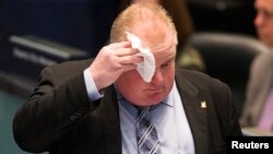 El alcalde de Toronto, Rob Ford, estuvo bajo un fuerte ataque departe de los consejales de su ciudad a quienes admitió haber comprado drogas en los últimos años.