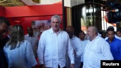 El presidente cubano, Miguel Díaz-Canel, en el centro, durante la apertura de la Feria Internacional de La Habana, el 14 de noviembre de 2022.