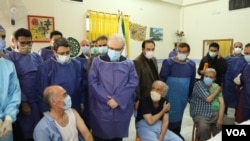 ایران با تاخیر به نسبت دیگر کشورها و حتی کشورهای همسایه، بالاخره واکسیناسیون سالمندان را آغاز کرد. 