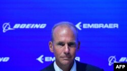 CEO Boeing Dennis Muilenburg menghadiri pameran dirgantara Farnborough Airshow di barat daya London, 16 Juli 2018. (Foto: AFP)