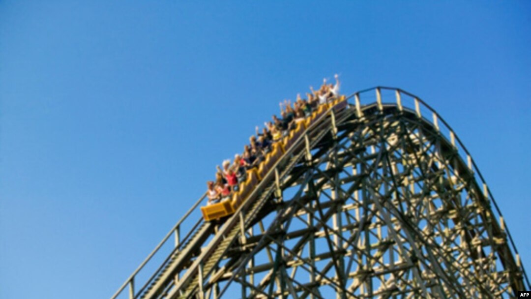 Thành viên của câu lạc bộ American Coaster Enthusiasts tham gia trò chơi roller coaster nhiều lần trong một ngày