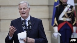 Le nouveau Premier ministre français Michel Barnier prononçant un discours lors de la cérémonie de passation des pouvoirs à l'hôtel Matignon à Paris, le 5 septembre 2024. STEPHANE DE SAKUTIN / AFP