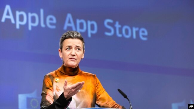 AB'nin rekabetten sorumlu şefi Margrethe Vestager, Apple aleyhine alınan kararı Brüksel'de açıkladı.