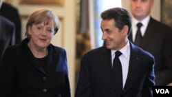 La canciller alemana Angela Merkel y el presidente francés Nicolas Sarkozy han pedido a las 17 naciones que usan el euro, adoptar presupuestos balanceados.