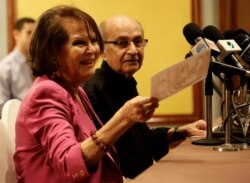 Italian actress Claudia Cardinale holds an old photo that was presented to her at a press conference by Festival Artistic Director, Youssef Cherif Rizkallah, Cairo Egypt, Nov. 11, 2015.