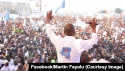 Martin Fayulu na meeting na lopango ya MLC, Kinshasa, 2019. (Facebook/Martin Fayulu)