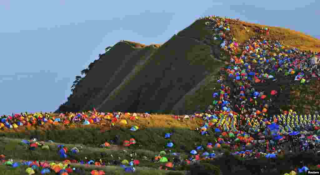 Banyak tenda terlihat selama Festival Kemah Internasional di Gunung Wugongshan, kota Pingxiang, Provinsi Jiangxi, China.