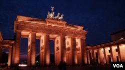 Las celebraciones tuvieron lugar en las calles de Berlín, principalmente en el monumento al muro.