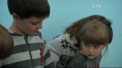 Біженці : Через "захист" Путіна наші життя пішли шкереберть. Відео