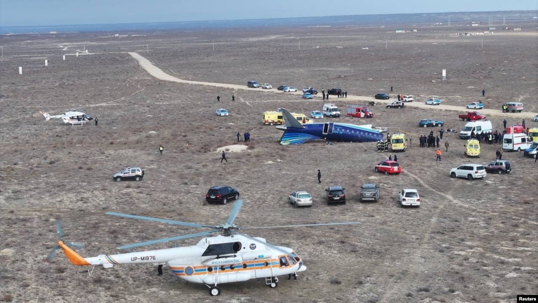 Вид с беспилотника на место крушения пассажирского самолета авиакомпании «Азербайджанские авиалинии» в районе города Актау, Казахстан, 25 декабря 2024 года.REUTERS/Azamat Sarsenbayev.